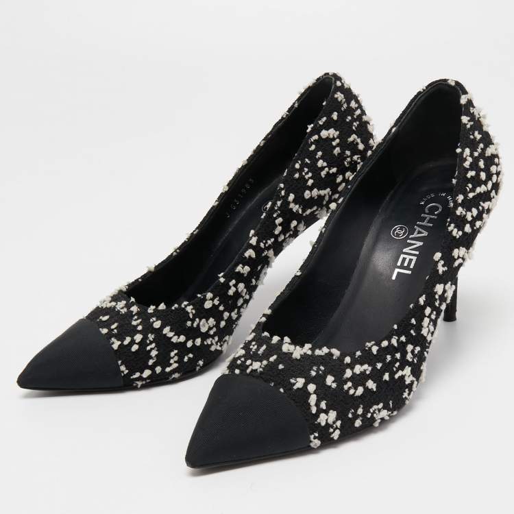 Pre Owned Chanel Black/White Tweed Pearl Cap Toe Pumps  Size 38.5