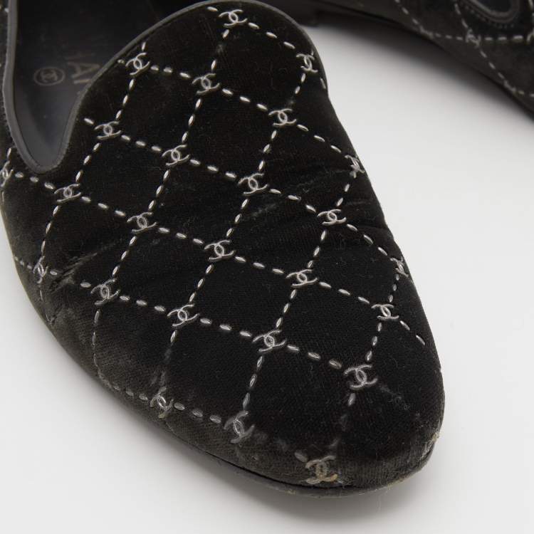 Pre Owned Chanel Grey Velvet Quilted CC Logo Smoking Slippers Size 39.5