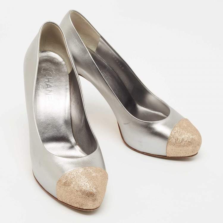 Pre Owned Chanel Silver/Gold Leather and Glitter Cap Toe CC Pumps Size 40.5