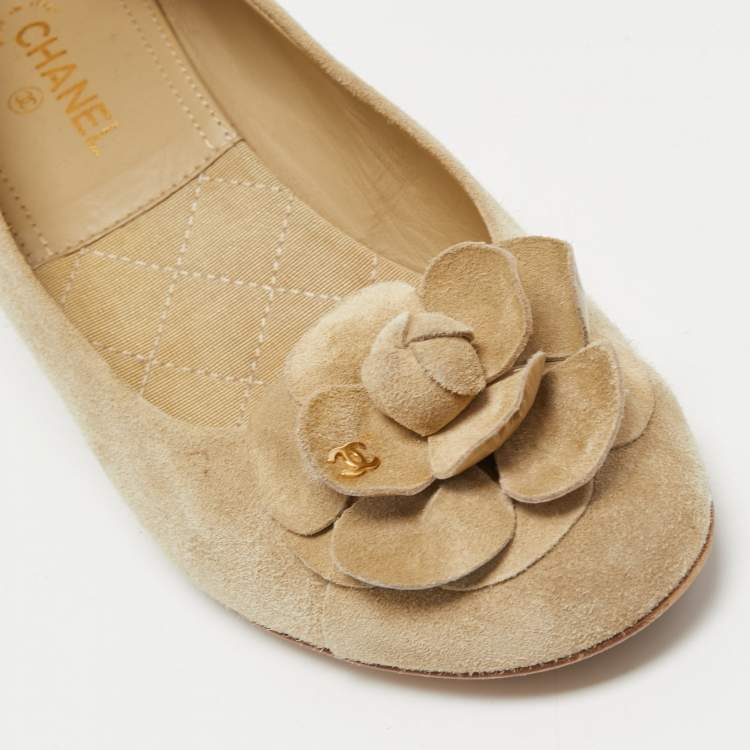Pre Owned Chanel Beige Suede Camelia Pumps Size 38