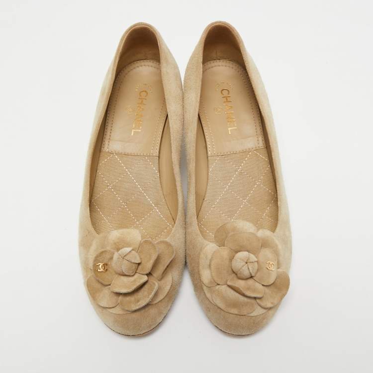 Pre Owned Chanel Beige Suede Camelia Pumps Size 38