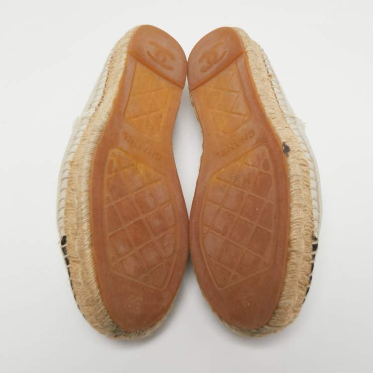 Pre Owned Chanel Beige/Black Canvas CC Espadrilles Flats Size 39