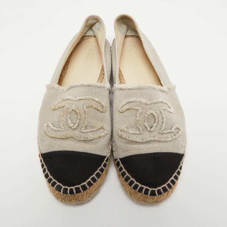 Pre Owned Chanel Beige/Black Canvas CC Espadrilles Flats Size 39