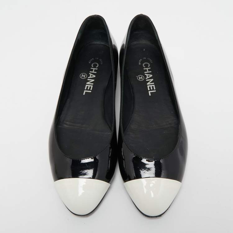 Pre Owned Chanel Black/White Patent Leather Cap Toe CC Ballet Flats Size 38