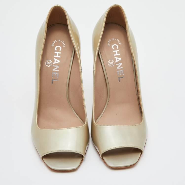 مملوكة مسبقًا Chanel Pale Green Leather CC Open Toe Pumps Size 36.5