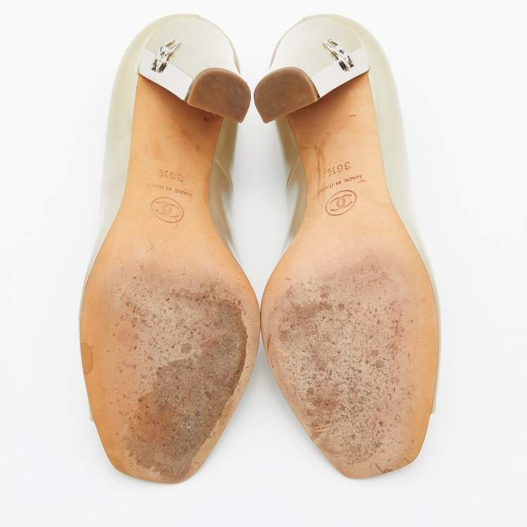 مملوكة مسبقًا Chanel Pale Green Leather CC Open Toe Pumps Size 36.5