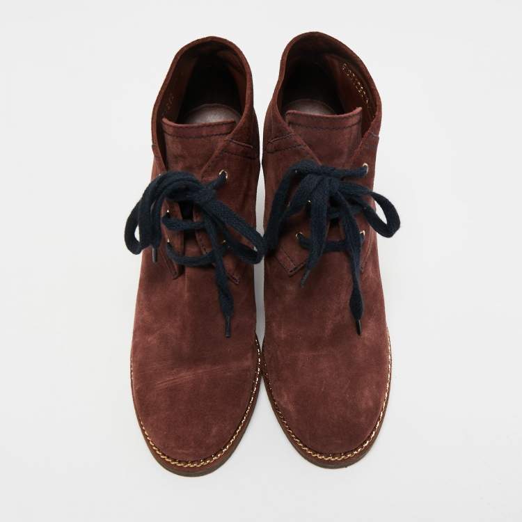 مملوكة مسبقًا Chanel Burgundy Suede Chain Wedge Boots Size 39.5