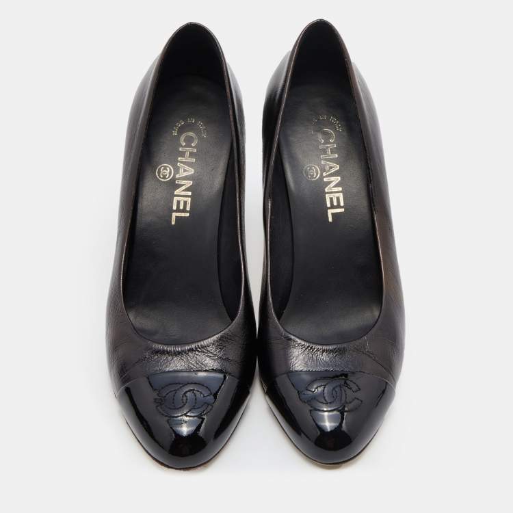 Pre Owned Chanel Black Leather and Patent CC Cap Toe Pumps Size 38