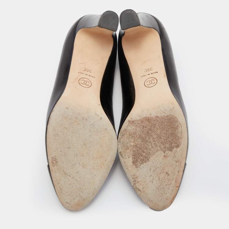 Pre Owned Chanel Black Leather and Patent CC Cap Toe Pumps Size 38