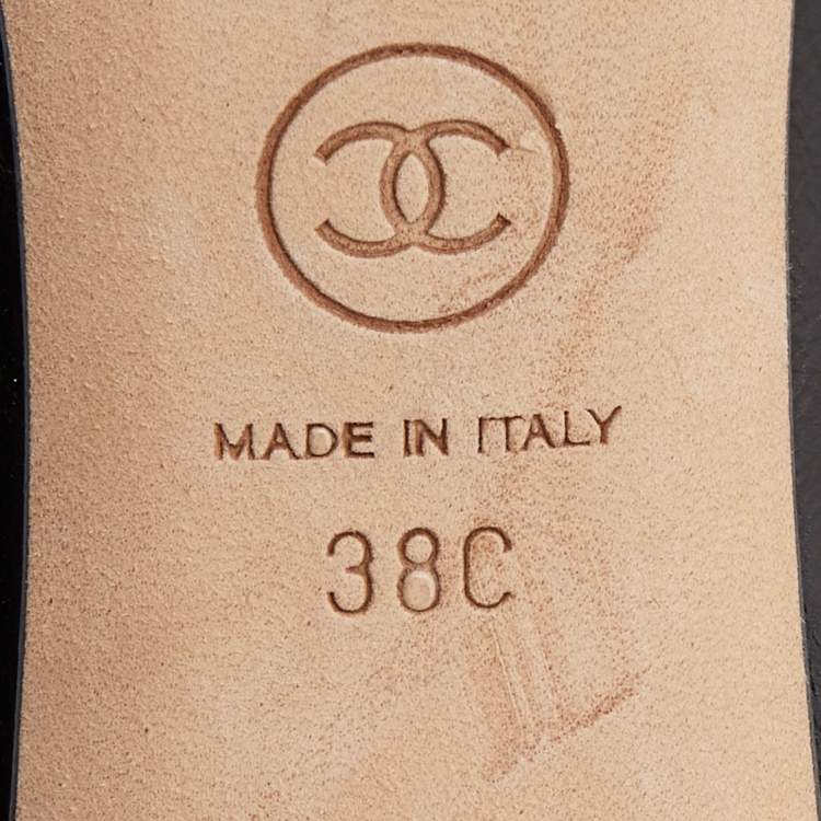 Pre Owned Chanel Black Leather and Patent CC Cap Toe Pumps Size 38