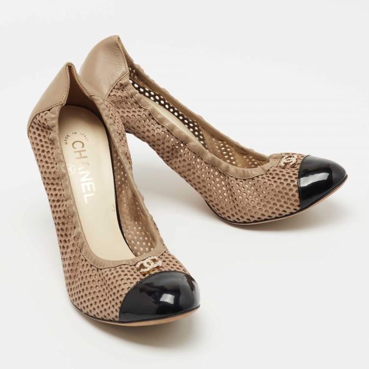 Pre Owned Chanel Black/Beige Leather And Patent CC Cap Toe Scrunch Block Heel Pumps Size 40