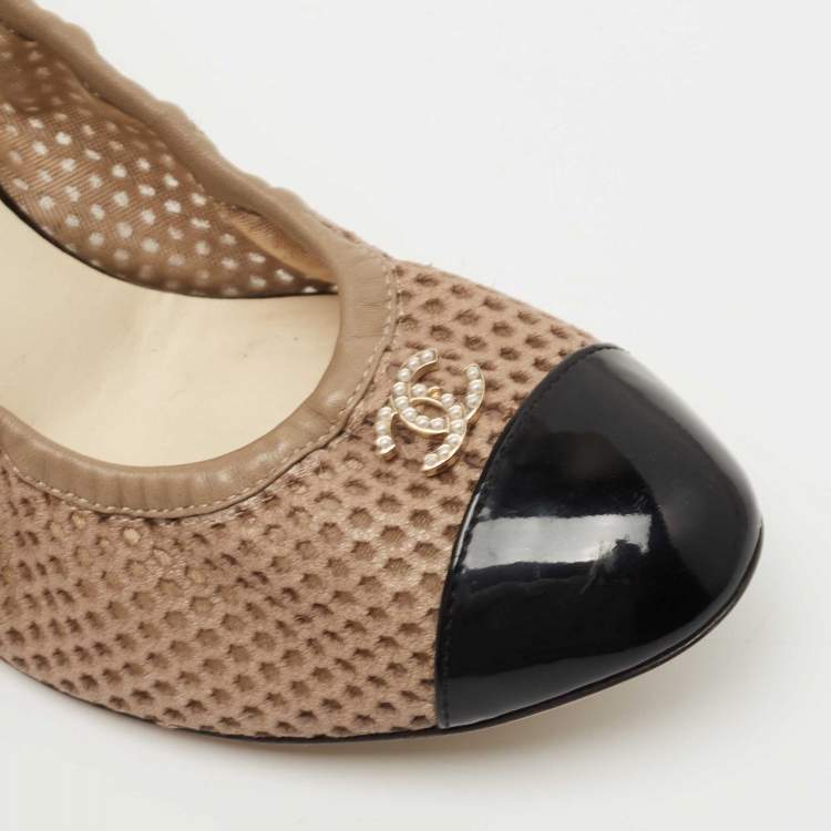 Pre Owned Chanel Black/Beige Leather And Patent CC Cap Toe Scrunch Block Heel Pumps Size 40