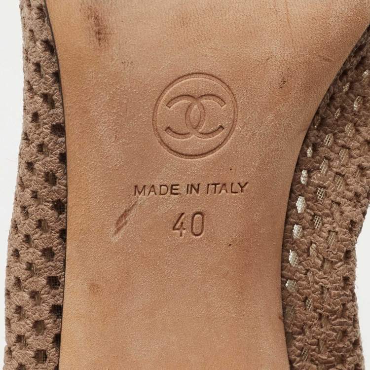 Pre Owned Chanel Black/Beige Leather And Patent CC Cap Toe Scrunch Block Heel Pumps Size 40