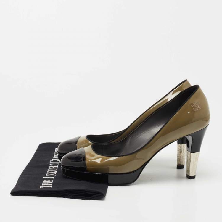 مملوكة مسبقًا Chanel Olive Green/Black Patent Leather CC Platform Pumps Size 39.5