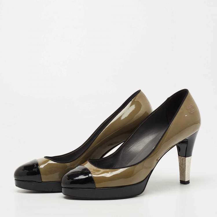 مملوكة مسبقًا Chanel Olive Green/Black Patent Leather CC Platform Pumps Size 39.5