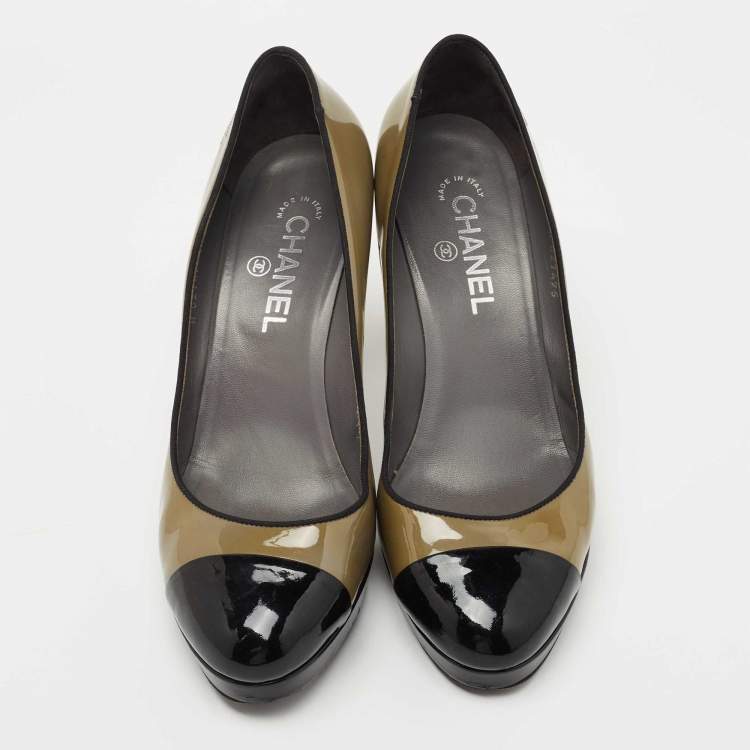 مملوكة مسبقًا Chanel Olive Green/Black Patent Leather CC Platform Pumps Size 39.5