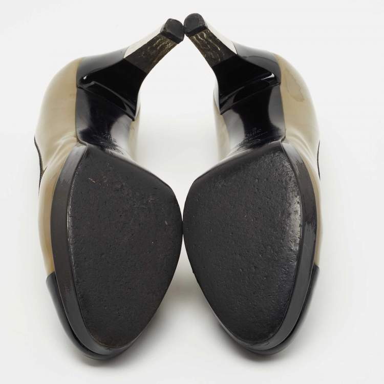 مملوكة مسبقًا Chanel Olive Green/Black Patent Leather CC Platform Pumps Size 39.5