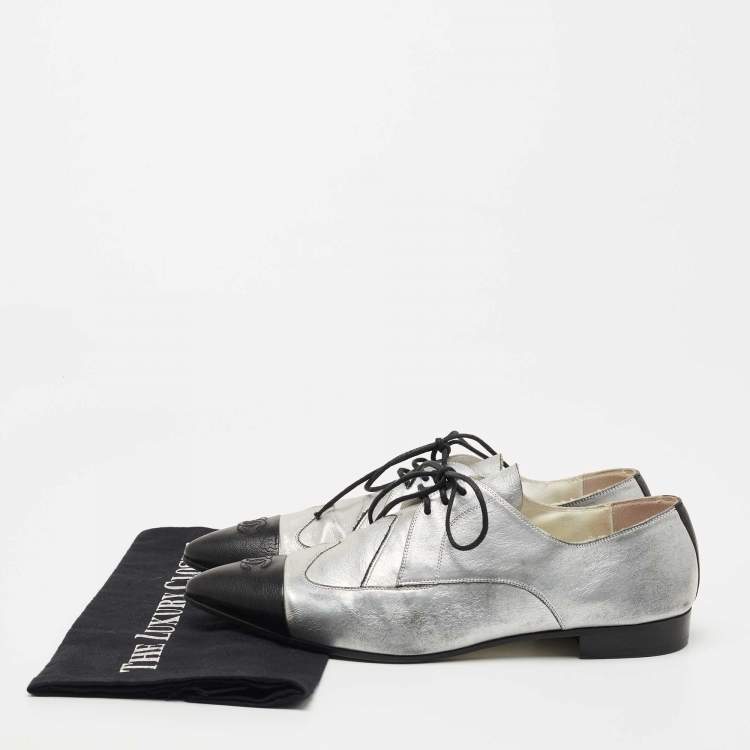 Pre Owned Chanel Grey/Black Leather CC Pointed Toe Derby Size 40