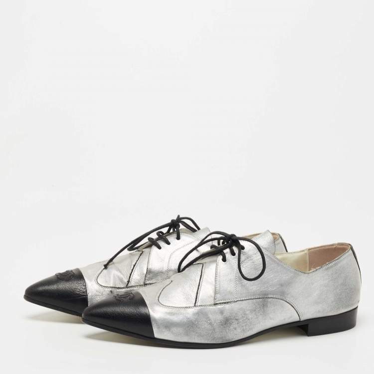 Pre Owned Chanel Grey/Black Leather CC Pointed Toe Derby Size 40