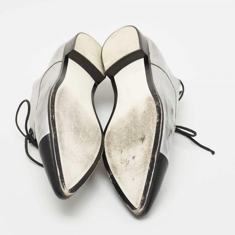 Pre Owned Chanel Grey/Black Leather CC Pointed Toe Derby Size 40