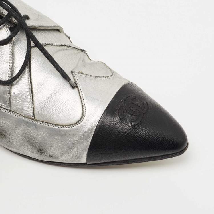 Pre Owned Chanel Grey/Black Leather CC Pointed Toe Derby Size 40