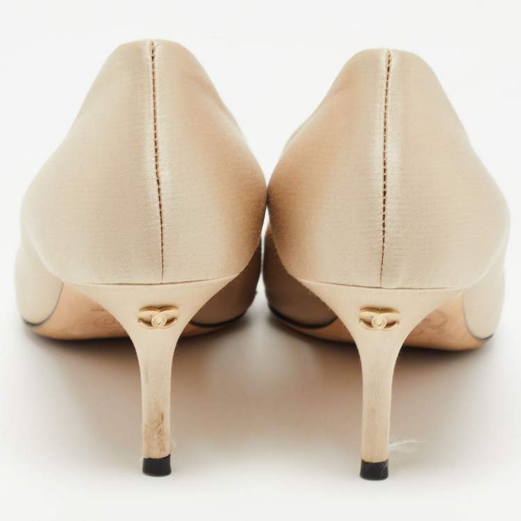Pre Owned Chanel Beige/Black Satin CC Cap Toe Pumps Size 39
