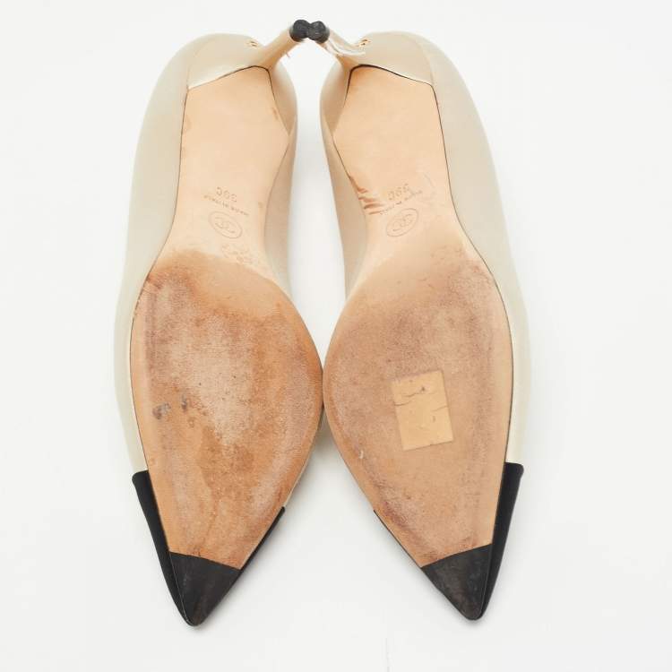 Pre Owned Chanel Beige/Black Satin CC Cap Toe Pumps Size 39