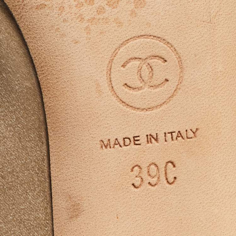 Pre Owned Chanel Beige/Black Satin CC Cap Toe Pumps Size 39