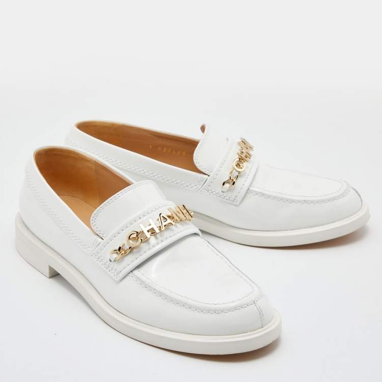 Pre Owned Chanel White Leather Logo Chain Link Slip On Loafers Size 38.5