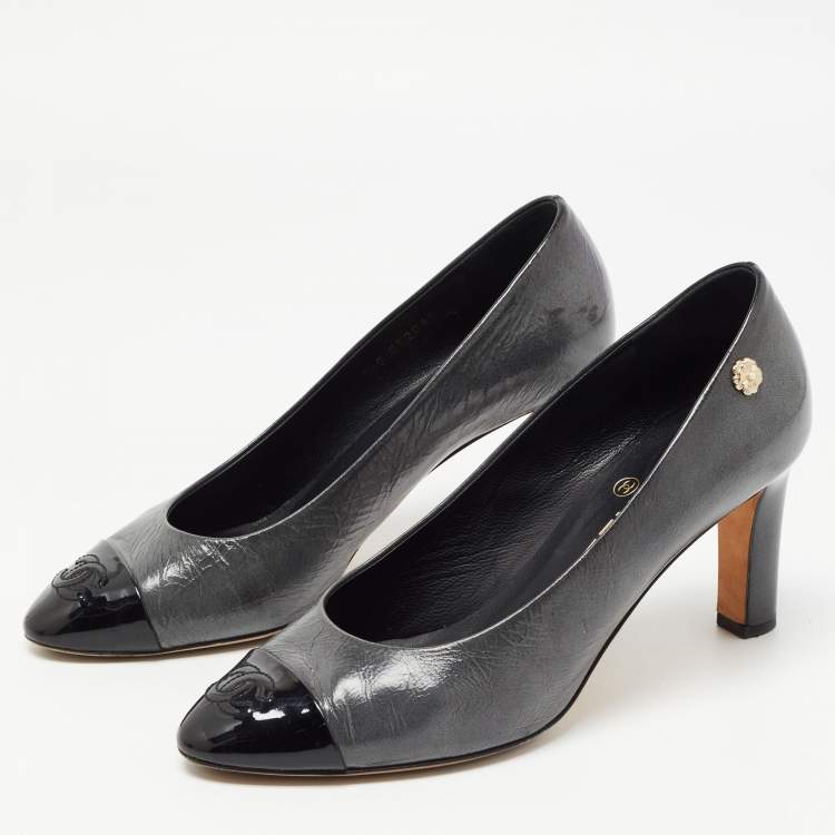 مملوكة مسبقًا Chanel Grey/Black Cracked Leather Pointed Toe Pumps Size 39