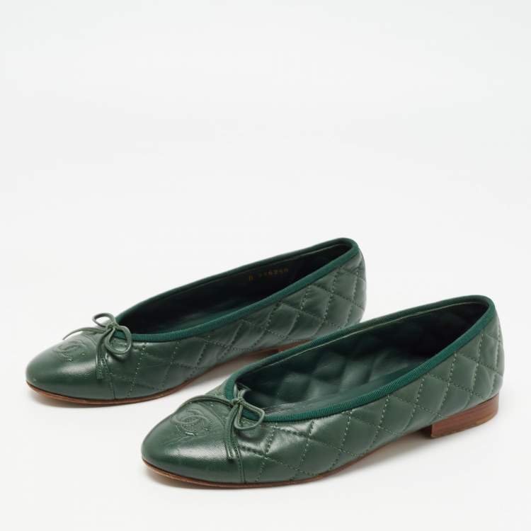 Pre Owned Chanel Green Quilted Leather CC Bow Ballet Flats Size 36.5 