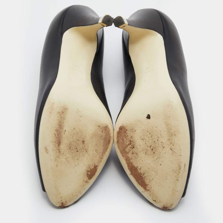 مملوكة مسبقًا Chanel Black Leather Peep Toe Pumps Size 41