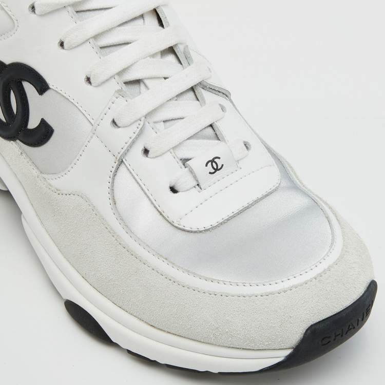 Pre Owned Chanel White/Grey Leather and Suede Interlocking CC Logo Low Top Sneakers Size 39.5