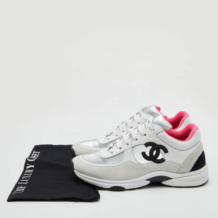 Pre Owned Chanel White/Grey Leather and Suede Interlocking CC Logo Low Top Sneakers Size 39.5