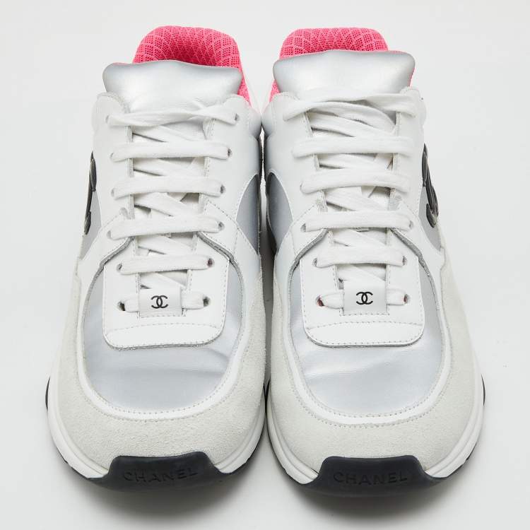 Pre Owned Chanel White/Grey Leather and Suede Interlocking CC Logo Low Top Sneakers Size 39.5