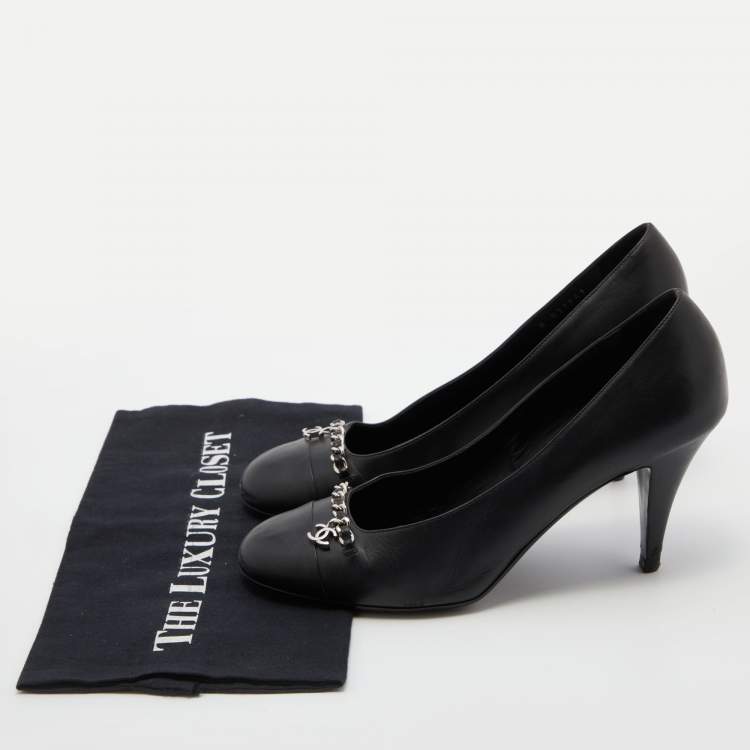 مملوكة مسبقًا Chanel Black Leather CC Chain Link Cap Toe Pumps Size 41