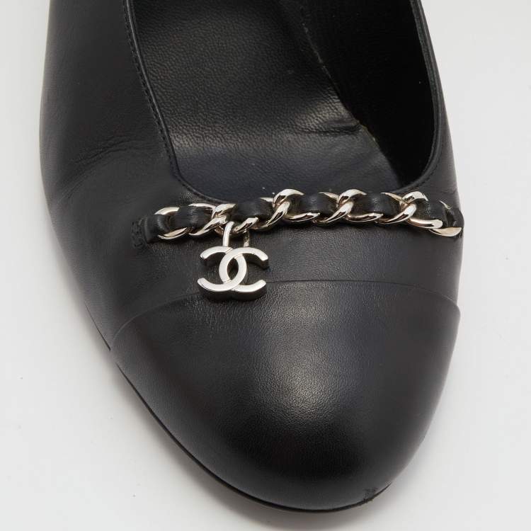 مملوكة مسبقًا Chanel Black Leather CC Chain Link Cap Toe Pumps Size 41