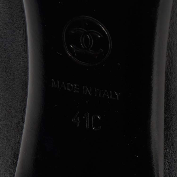 مملوكة م سبقًا Chanel Black Leather CC Chain Link Cap Toe Pumps Size 41