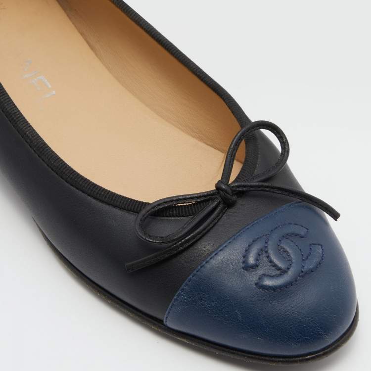 Pre Owned Chanel Black/Blue Leather CC Bow Ballet Flats Size 37