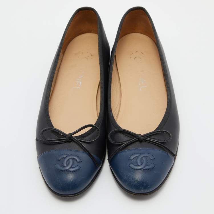 Pre Owned Chanel Black/Blue Leather CC Bow Ballet Flats Size 37