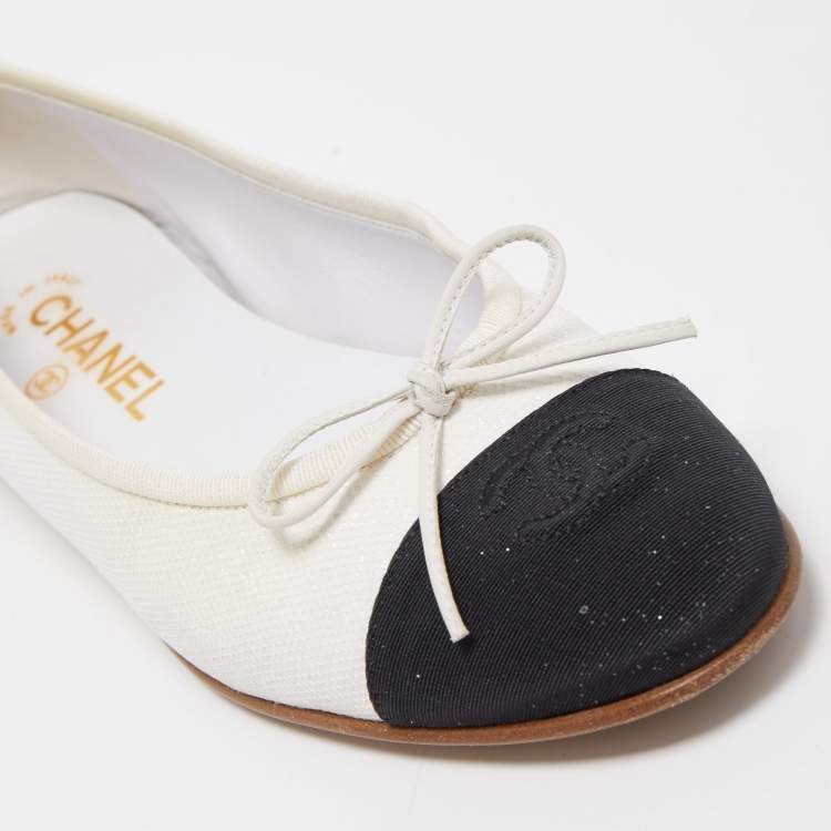 Pre Owned Chanel White/Black Glitter And Canvas CC Cap Toe Bow Ballet Flats Size 39.5