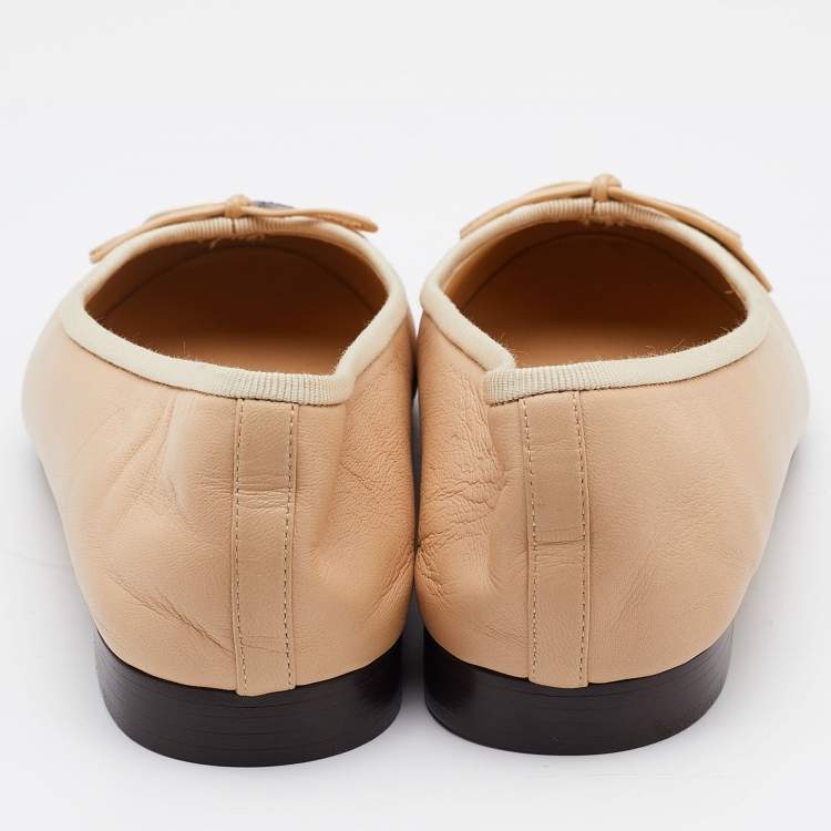 Pre Owned Chanel Beige/Black Leather CC Cap Toe Bow Ballet Flats Size 38