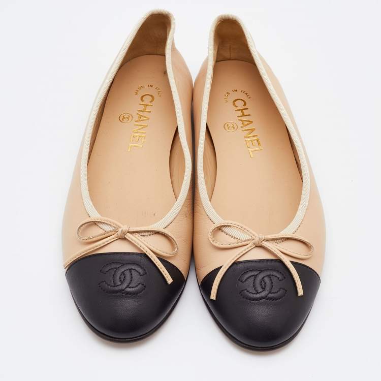 Pre Owned Chanel Beige/Black Leather CC Cap Toe Bow Ballet Flats Size 38