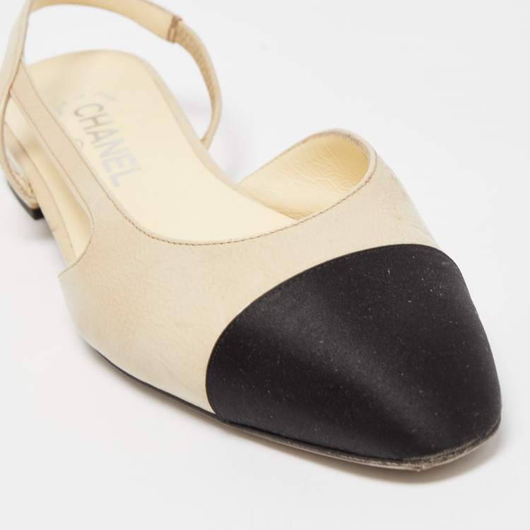 Pre Owned Chanel Cream/Black Satin and Patent CC Slingback Flats Size 38.5