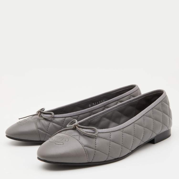 Chanel Grey Leather CC Cap Toe Bow Ballet Flats Size 38.5 Chanel