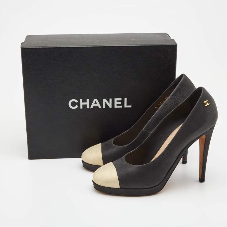 Pre Owned Chanel Black/Cream Leather Cap Toe Pumps Size 39.5