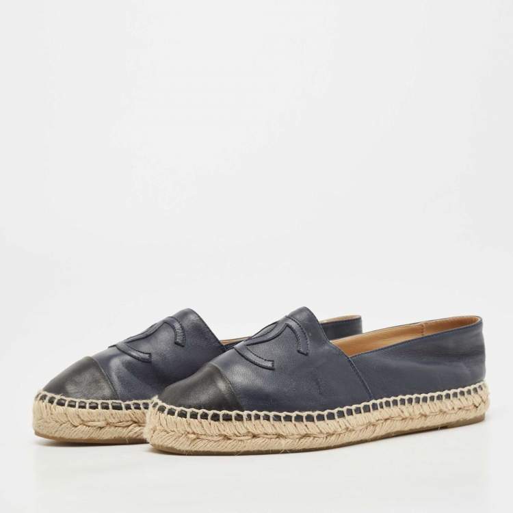 Pre Owned Chanel Two Tone Leather CC Cap Toe Espadrille Flats Size 37 