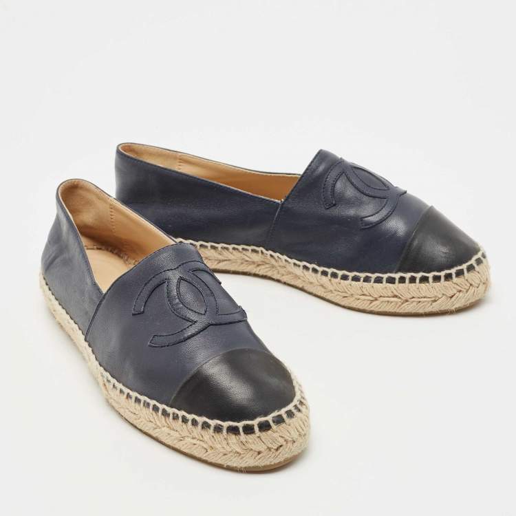 Pre Owned Chanel Two Tone Leather CC Cap Toe Espadrille Flats Size 37 