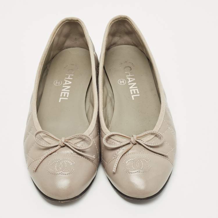 Pre Owned Chanel Grey Leather CC Cap Toe Ballet Flats Size 37.5