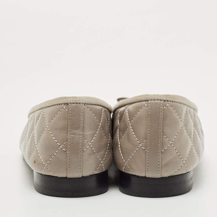 Pre Owned Chanel Grey Leather CC Cap Toe Ballet Flats Size 37.5